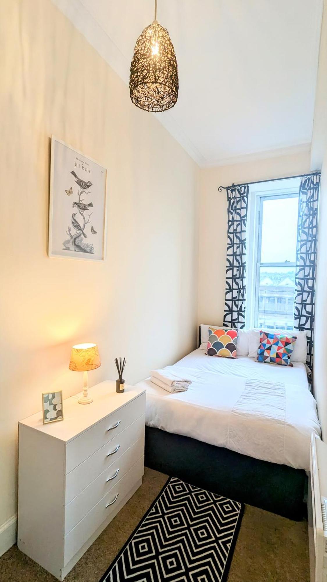 Edinburgh City Center Haymarket Double Room 외부 사진