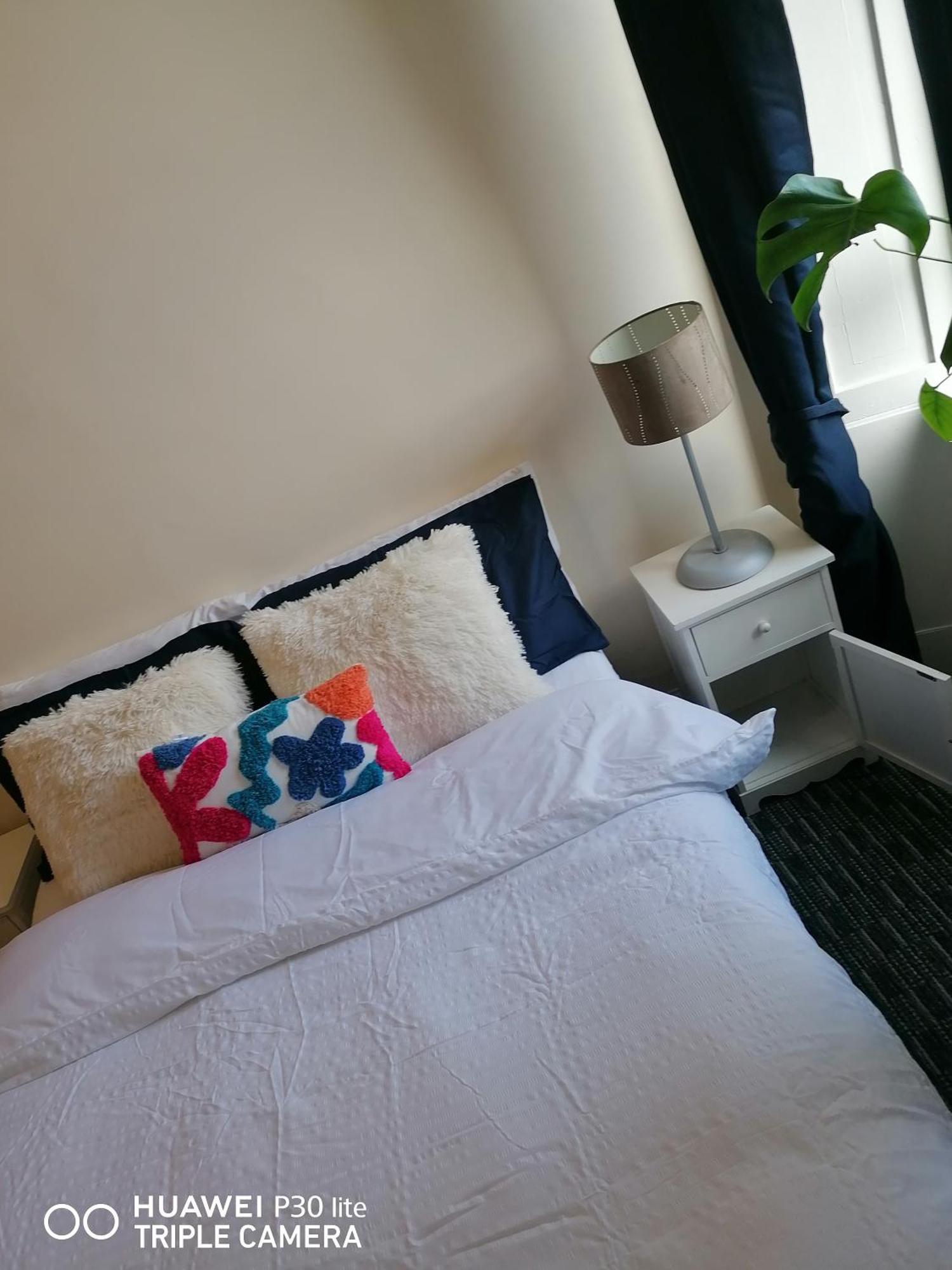 Edinburgh City Center Haymarket Double Room 외부 사진